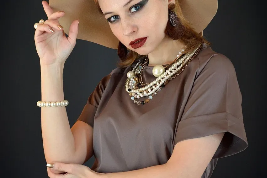 Smokey eye: jak stworzyć efektowny makijaż krok po kroku